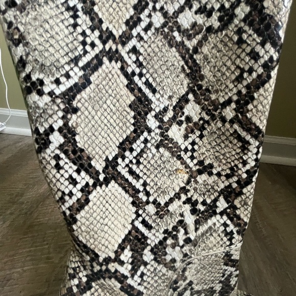 Kenneth Cole Snake Boots Animal Print To The Knee White - Picture 4 of 5